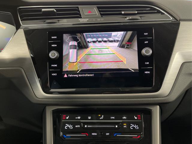 Volkswagen / Touran / Schwarz / / / 7Si+IQ.Light+TrailerAss+Cam