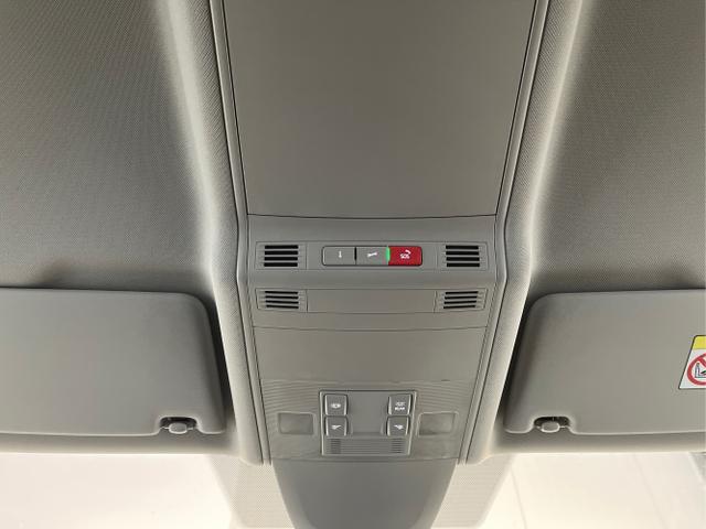 Volkswagen / Touran / Grau / / / 7Si+IQ.Light+TrailerAss+Cam