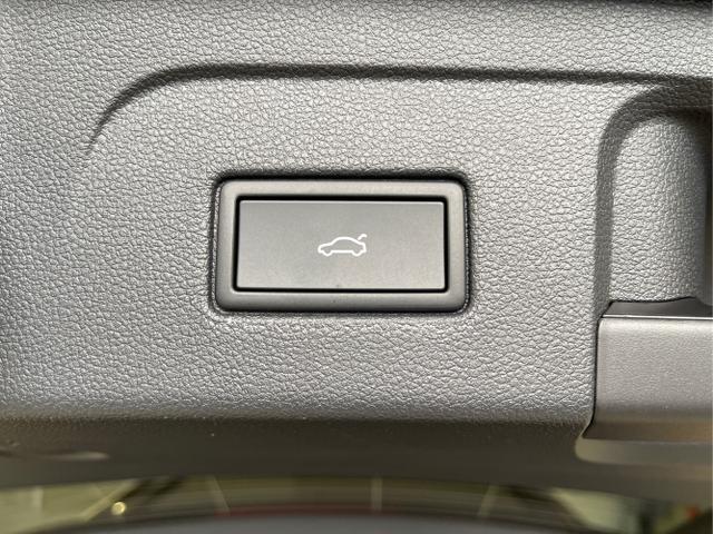 Volkswagen / Touran / Grau / / / 7Si+IQ.Light+TrailerAss+Cam