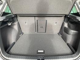 Skoda Karoq Selection 150PS DSG AHK+Kamera+ACC+Kessy+Kamera+ParkPilot vo+hi+App 