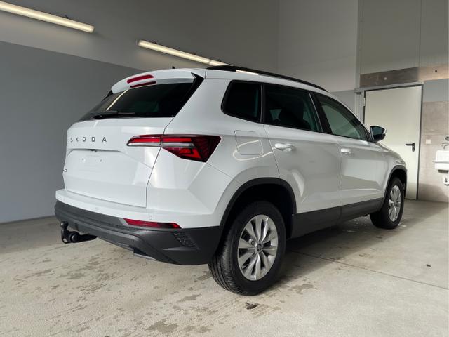 Skoda / Karoq / Weiß / / / 150PS DSG AHK+Kamera+ACC+Kessy+Kamera+ParkPilot vo+hi+App