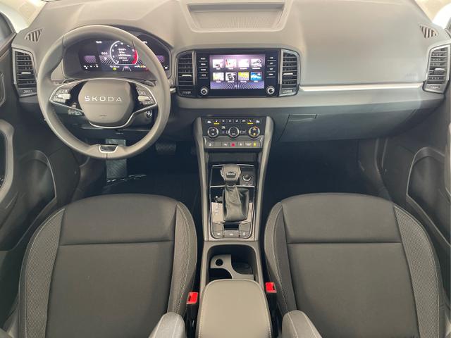 Skoda / Karoq / Weiß / / / 150PS DSG AHK+Kamera+ACC+Kessy+Kamera+ParkPilot vo+hi+App