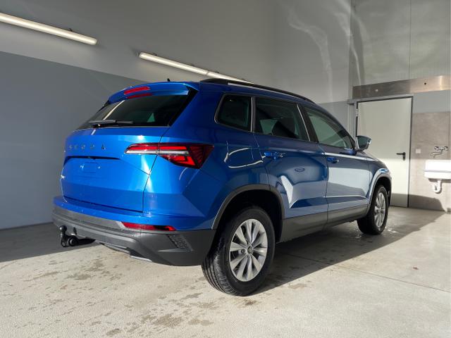 Skoda / Karoq / Blau / / / 150PS DSG AHK+Kamera+ACC+Kessy+Kamera+ParkPilot vo+hi+App