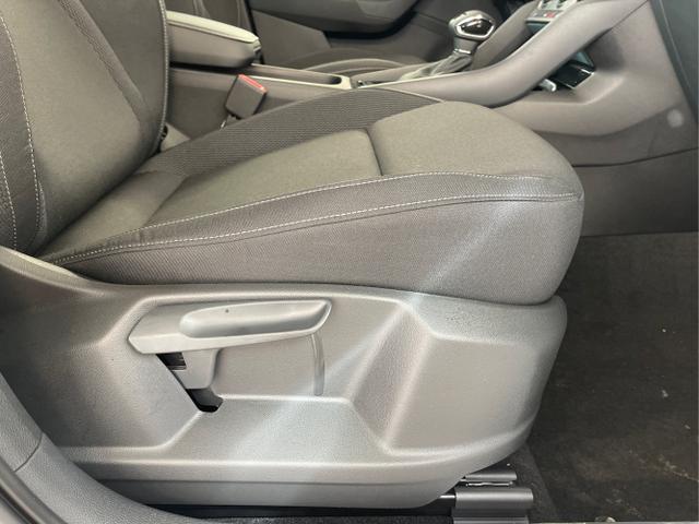 Skoda / Karoq / Silber / / / 150PS DSG AHK+Kamera+ACC+Kessy+Kamera+ParkPilot vo+hi+App