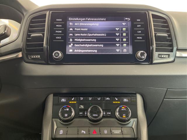 Skoda / Karoq / Grau / / / 150PS DSG AHK+Kamera+ACC+Kessy+Kamera+ParkPilot vo+hi+App