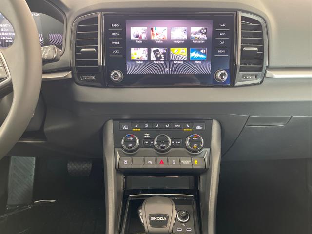 Skoda / Karoq / Schwarz / / / 150PS DSG AHK+Kamera+ACC+Kessy+Kamera+ParkPilot vo+hi+App