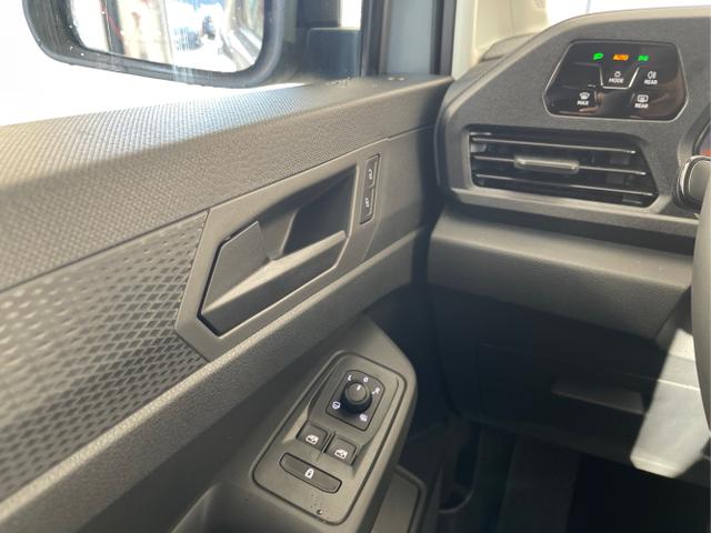 Volkswagen / Caddy / Blau / / / 115PS DSG AHK+7 Sitze+Assistenzpaket