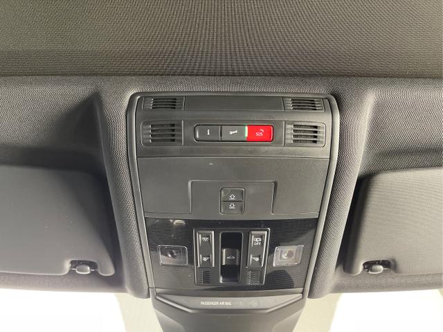 Volkswagen / T-Roc / Grau / / / TDI DSG Pano+Black Style+AHK+Navi+ergoActive+IQ.Drive+Kamera+Keyless