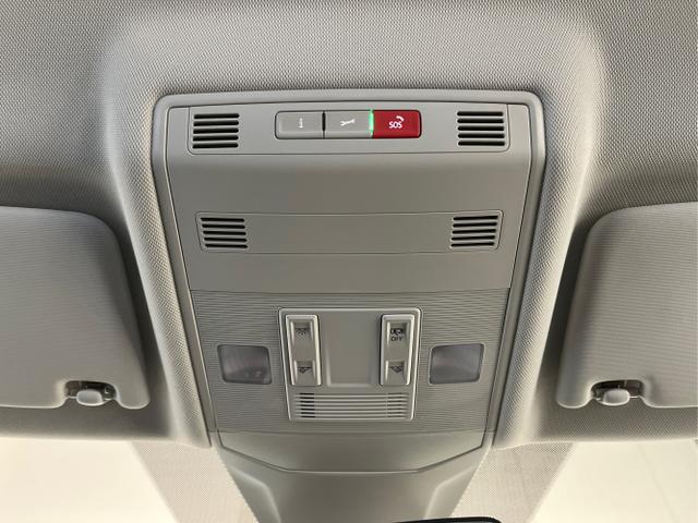 Volkswagen / T-Cross / Wei&szlig; / / / 95PS PDC vo+hi+Shz+App+Side+Travel