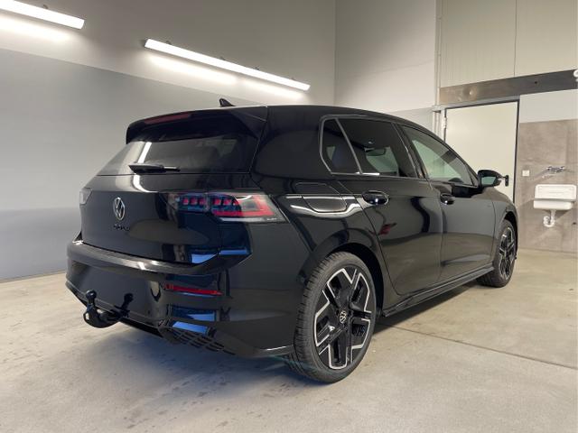 Volkswagen / Golf / Schwarz / / / 150PS DSG+Black Style