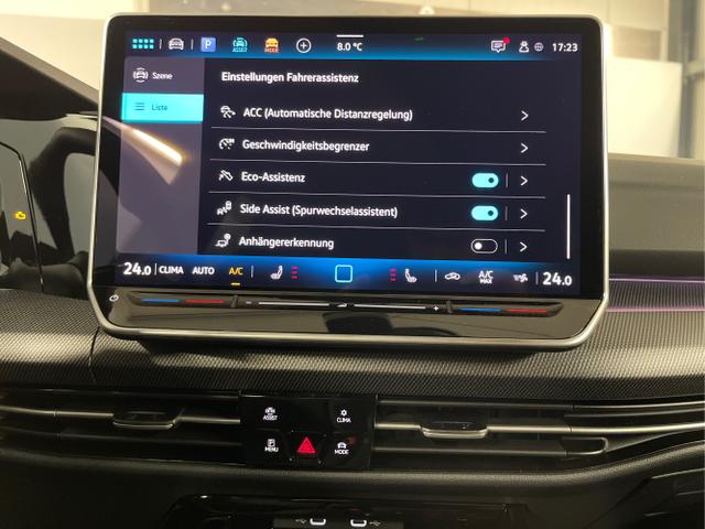 Volkswagen / Golf / Schwarz / / / 150PS DSG+Black Style