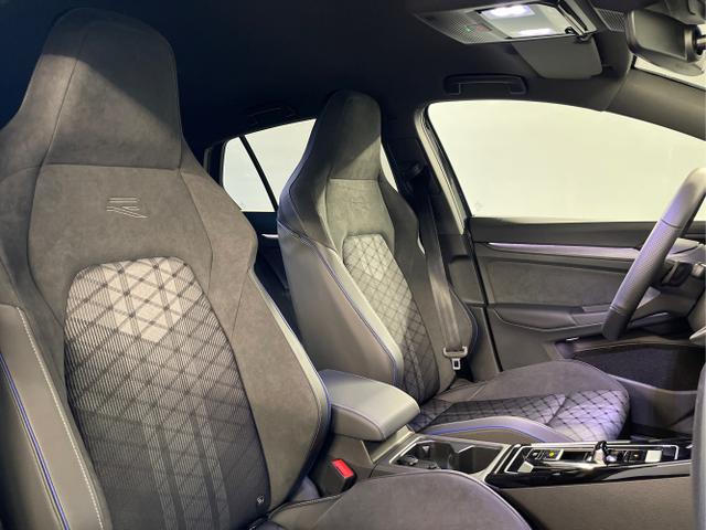 Volkswagen / Golf / Grau / / / 150PS DSG+Black Style