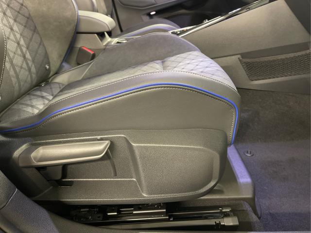 Volkswagen / Golf / Grau / / / 150PS DSG+Black Style