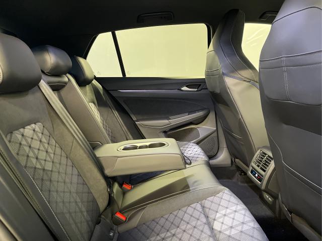 Volkswagen / Golf / Grau / / / 150PS DSG+Black Style