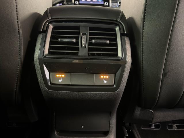 Skoda / Karoq / Blau / / / TDI 4x4 AHK+360&deg;+Alu19+Navi+Matrix+Winter-Paket