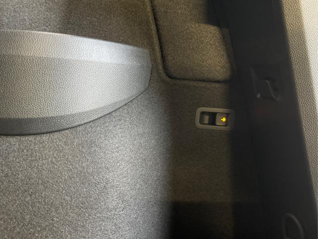 Skoda / Karoq / Blau / / / TDI 4x4 AHK+360&deg;+Alu19+Navi+Matrix+Winter-Paket