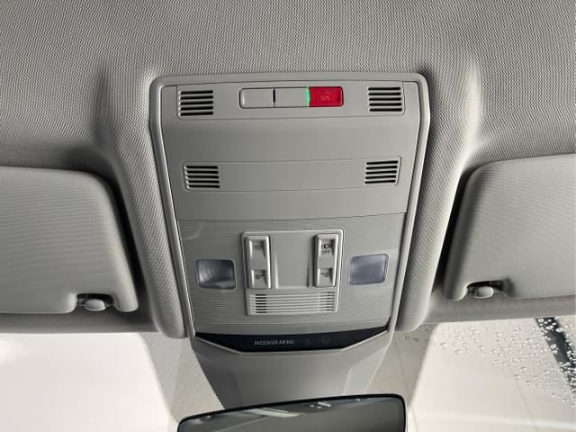 Volkswagen / T-Roc / Blau / / / 150PS AHK+Keyless+Kamera+ACC+Sitzheiz+Climatronic+Alu17