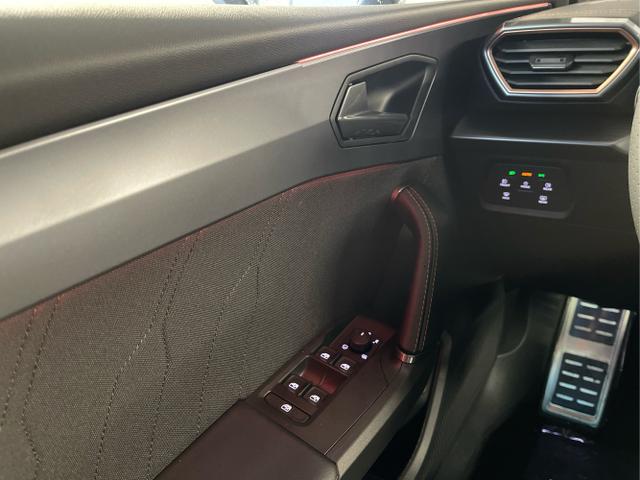 Cupra / Leon Sportstourer / Grau / / / 150PS eTSI DSG AHK+Edge+Kamera+IntelliDrive+Sitzheiz+Alu18+ACC