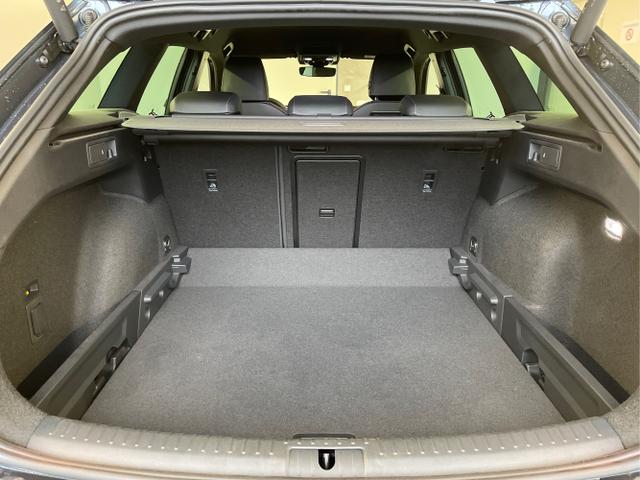 Cupra / Leon Sportstourer / Grau / / / 150PS eTSI DSG AHK+Edge+Kamera+IntelliDrive+Sitzheiz+Alu18+ACC