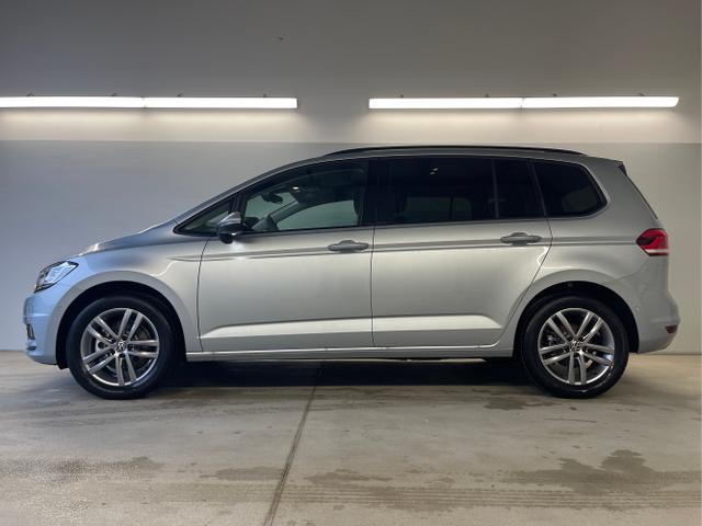 Volkswagen / Touran / Silber / / / 7Si+IQ.Light+TrailerAss+Cam