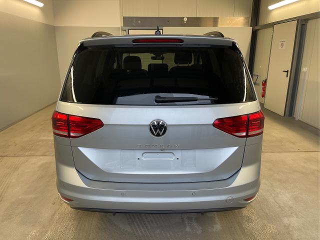Volkswagen / Touran / Silber / / / 7Si+IQ.Light+TrailerAss+Cam