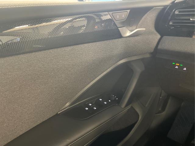 Volkswagen / Tiguan / Grau / / / 130PS eTSI DSG AHK+Kamera+Sitzheizung+App-Connect+PDC vo+hi