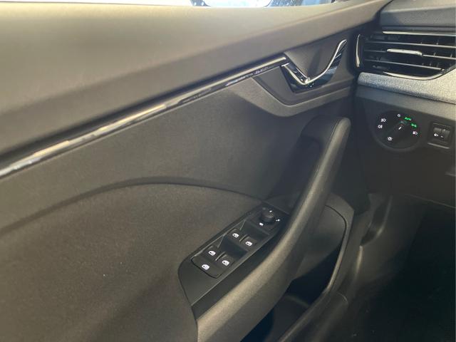 Skoda / KAMIQ / Grau / / / 115PS DSG AHK+Kamera+Kessy+PDC+Winterpaket+Alu16+GVL