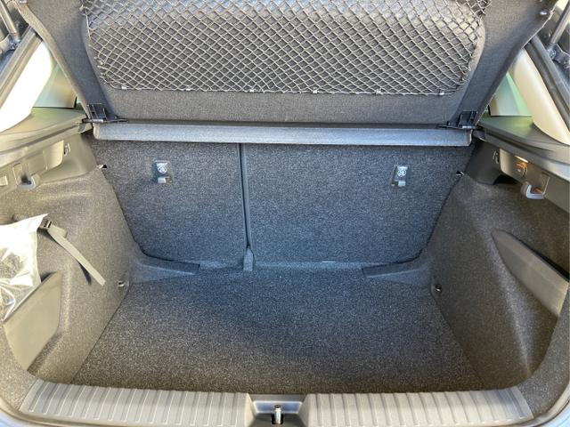 Skoda / KAMIQ / Grau / / / 115PS DSG AHK+Kamera+Kessy+PDC+Winterpaket+Alu16+GVL