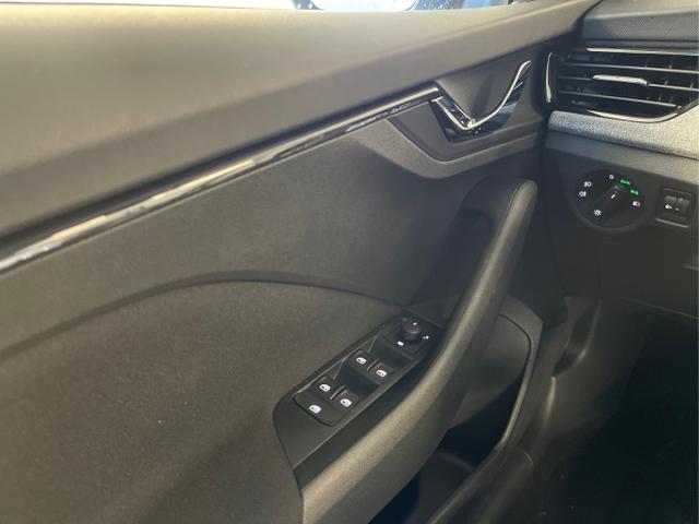 Skoda / KAMIQ / Blau / / / 115PS DSG AHK+Kamera+Kessy+PDC+Winterpaket+Alu16+GVL