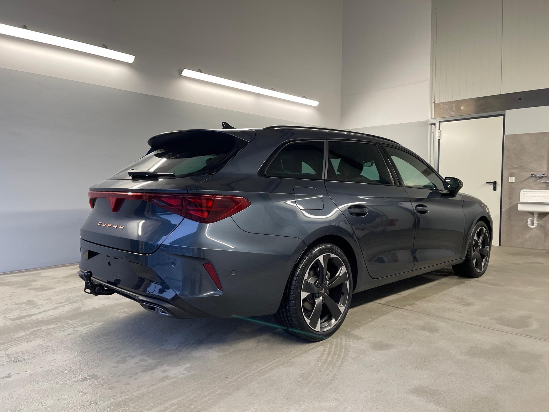 Cupra / Leon Sportstourer / Grau /  /  / 150PS TDI DSG AHK+Matrix+Navi+Kessy+Kamera+SideAssist+Sitzheiz+Alu18