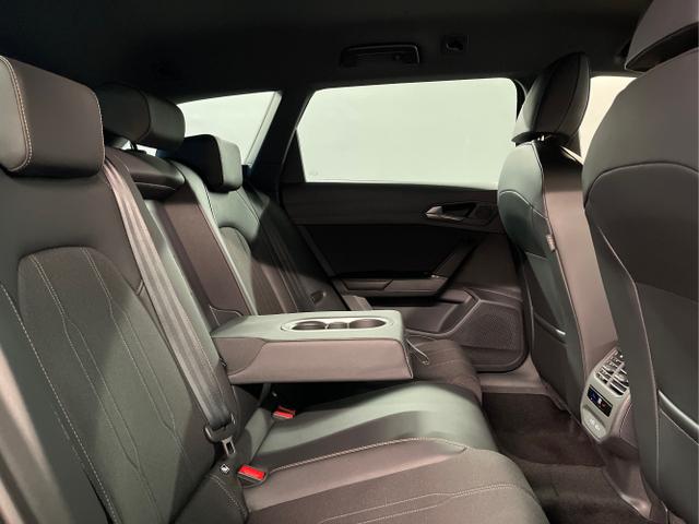 Cupra / Leon Sportstourer / Schwarz / / / 150PS TDI DSG AHK+Matrix+Navi+Kessy+Kamera+SideAssist+Sitzheiz+Alu18