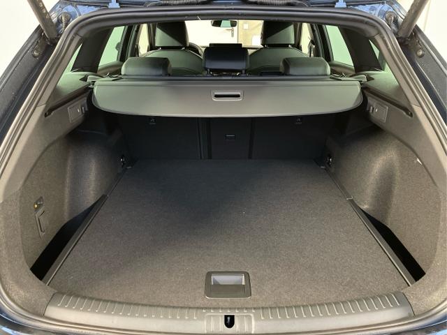 Cupra / Leon Sportstourer / Schwarz / / / 150PS TDI DSG AHK+Matrix+Navi+Kessy+Kamera+SideAssist+Sitzheiz+Alu18