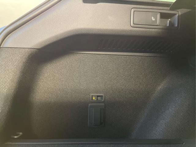 Cupra / Leon Sportstourer / Schwarz / / / 150PS TDI DSG AHK+Matrix+Navi+Kessy+Kamera+SideAssist+Sitzheiz+Alu18