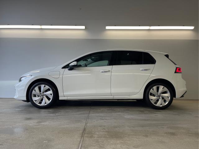 Volkswagen / Golf / Wei&szlig; / / / 1.5 eHybrid 150kW/204PS DSG IQ.Light+Navi+Travel Assist+HUD+Winterpaket