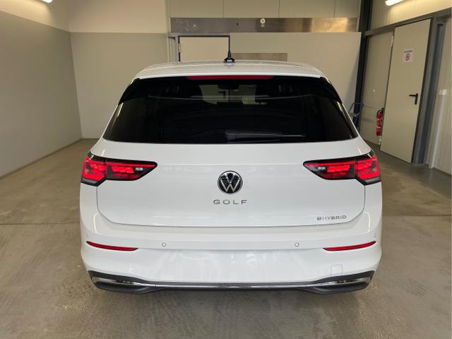 Volkswagen / Golf / Wei&szlig; / / / 1.5 eHybrid 150kW/204PS DSG IQ.Light+Navi+Travel Assist+HUD+Winterpaket