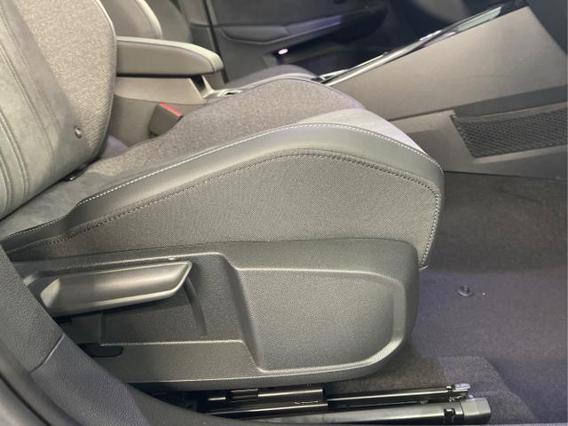 Volkswagen / Golf / Wei&szlig; / / / 1.5 eHybrid 150kW/204PS DSG IQ.Light+Navi+Travel Assist+HUD+Winterpaket