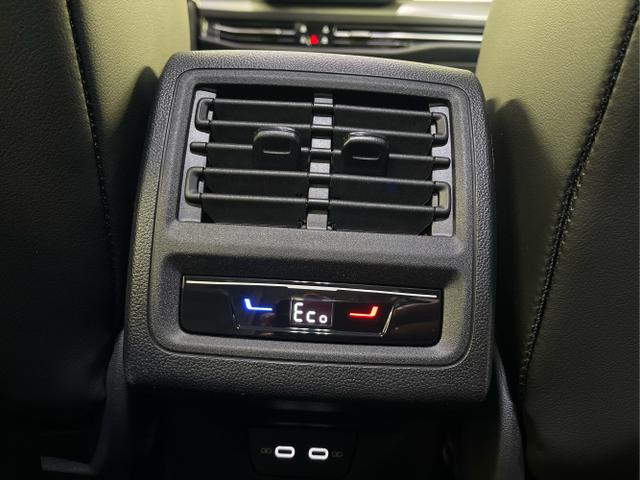 Volkswagen / Golf / Wei&szlig; / / / 1.5 eHybrid 150kW/204PS DSG IQ.Light+Navi+Travel Assist+HUD+Winterpaket