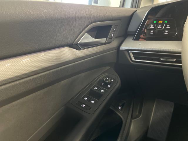 Volkswagen / Golf / Grau / / / 1.5 eHybrid 150kW/204PS DSG IQ.Light+Navi+Travel Assist+HUD+Winterpaket