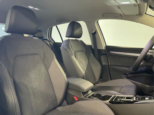 Volkswagen / Golf / Grau / / / 1.5 eHybrid 150kW/204PS DSG IQ.Light+Navi+Travel Assist+HUD+Winterpaket