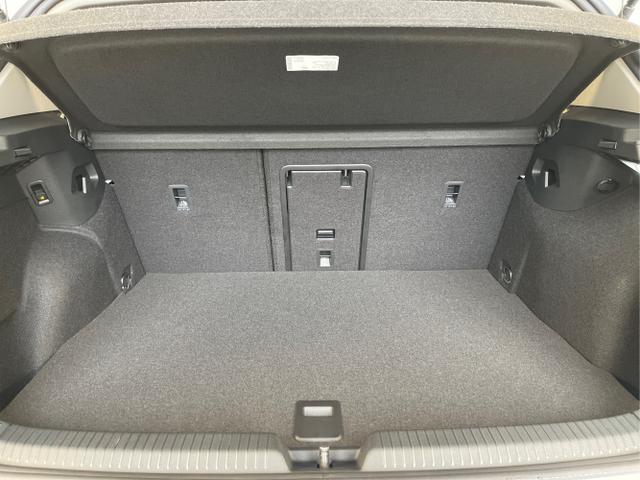 Volkswagen / Golf / Grau / / / 1.5 eHybrid 150kW/204PS DSG IQ.Light+Navi+Travel Assist+HUD+Winterpaket