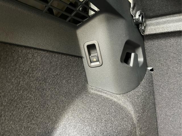 Volkswagen / Golf / Grau / / / 1.5 eHybrid 150kW/204PS DSG IQ.Light+Navi+Travel Assist+HUD+Winterpaket