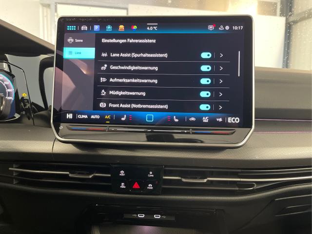 Volkswagen / Golf / Schwarz / / / 1.5 eHybrid 150kW/204PS DSG IQ.Light+Navi+Travel Assist+HUD+Winterpaket