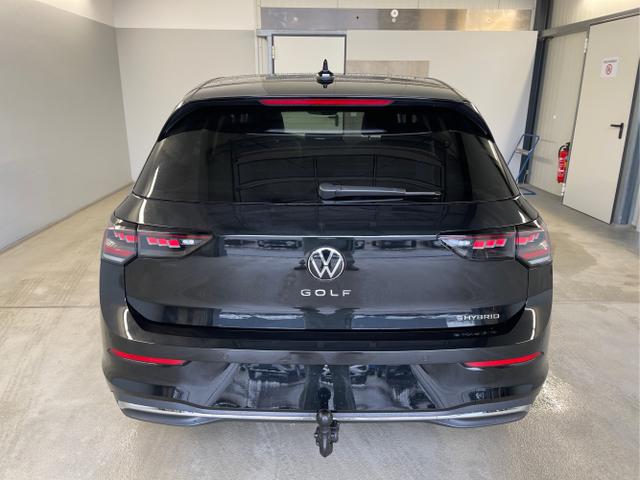 Volkswagen / Golf / Schwarz / / / 1.5 eHybrid 150kW/204PS DSG IQ.Light+Navi+Travel Assist+HUD+Winterpaket