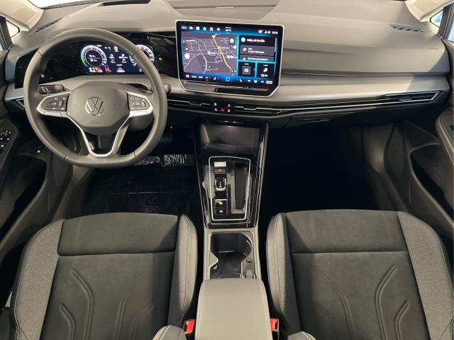 Volkswagen / Golf / Schwarz / / / 1.5 eHybrid 150kW/204PS DSG IQ.Light+Navi+Travel Assist+HUD+Winterpaket