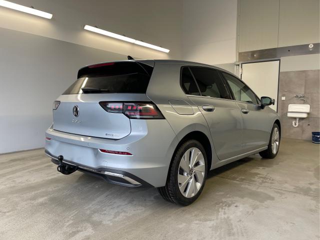 Volkswagen / Golf / Silber / / / 1.5 eHybrid 150kW/204PS DSG IQ.Light+Navi+Travel Assist+HUD+Winterpaket