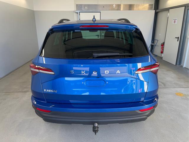 Skoda / Karoq / Blau / / / 150PS DSG AHK+Kamera+ACC+Kessy+Kamera+ParkPilot vo+hi+App