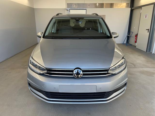 Volkswagen / Touran / Silber / / / 150PS 7Si+IQ.Light+TrailerAss+Cam+Navi+Kamera+Alarm+Kessy+App-Connect