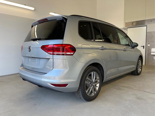 Volkswagen / Touran / Silber / / / 150PS 7Si+IQ.Light+TrailerAss+Cam+Navi+Kamera+Alarm+Kessy+App-Connect