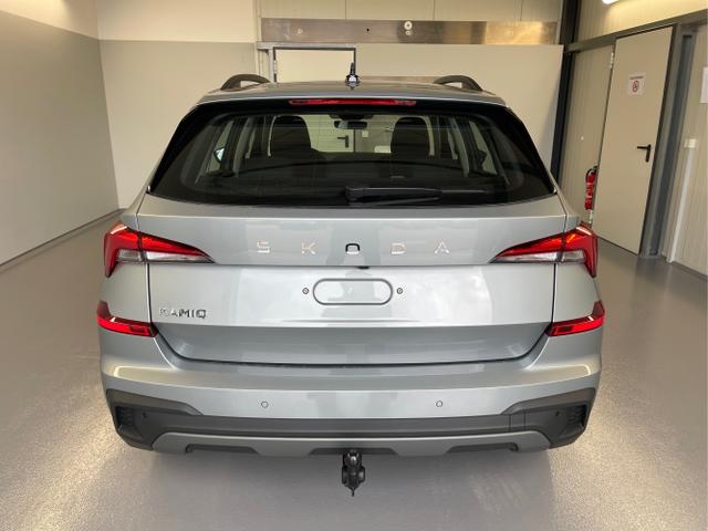 Skoda / KAMIQ / Silber / / / 115PS AHK+Kessy+PDC vo+hi+Alarm+Kamera+Climatronic+App Connect
