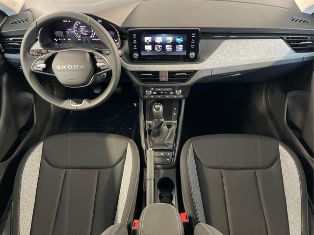 Skoda / KAMIQ / Schwarz / / / 115PS AHK+Kessy+PDC vo+hi+Alarm+Kamera+Climatronic+App Connect